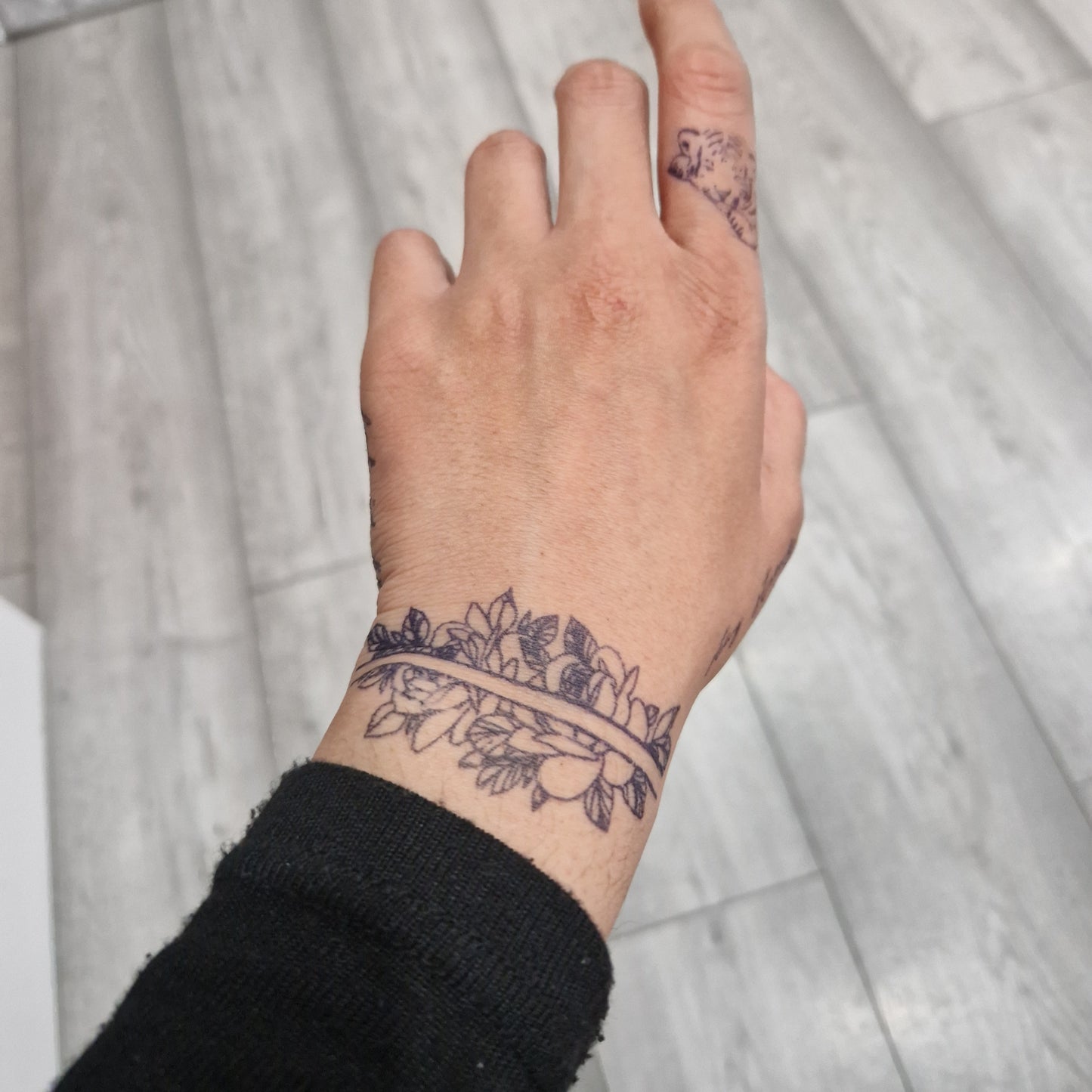 Rose Band | Wrist Design | 100% Natural Semi-Permanent Jagua Gel Tattoo