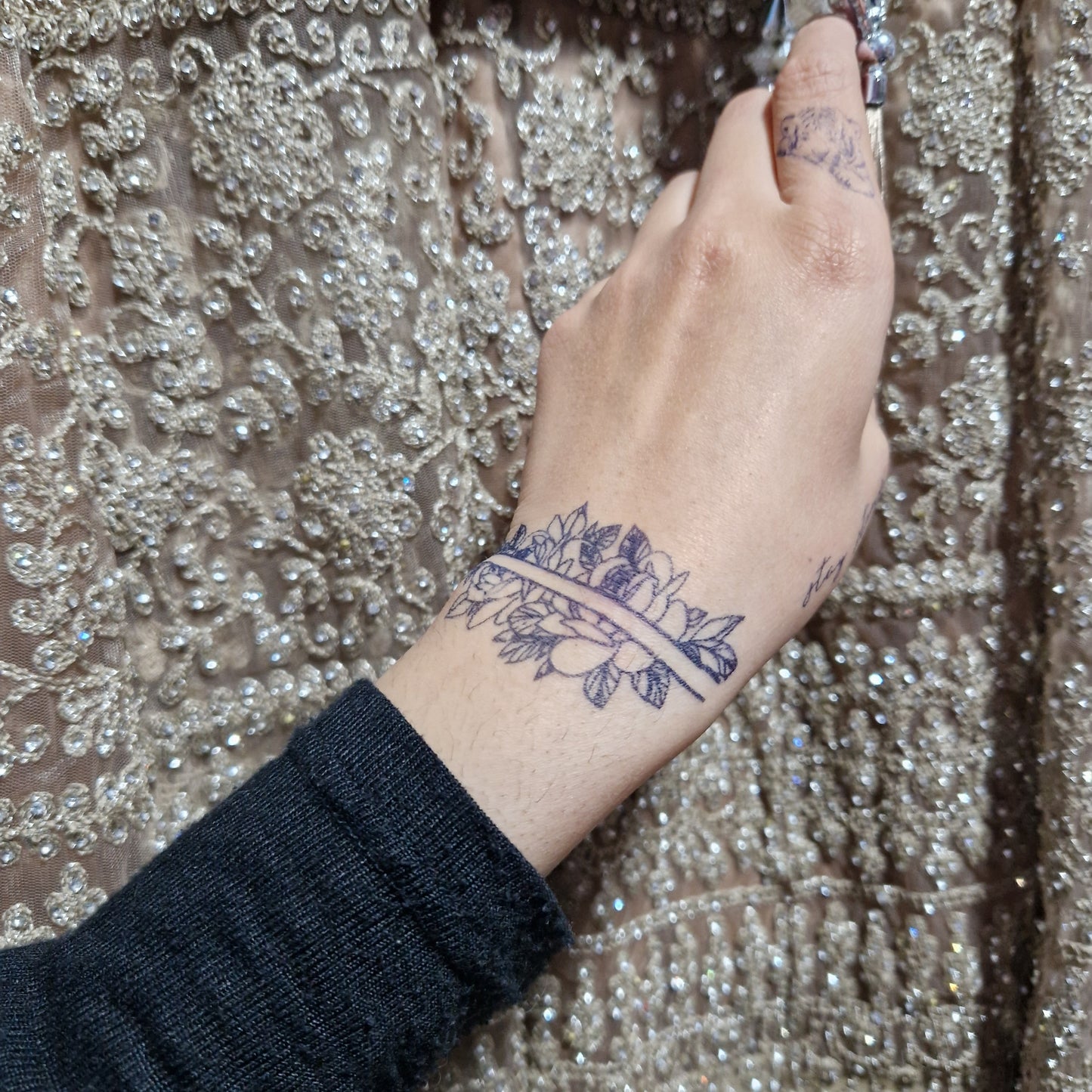 Rose Band | Wrist Design | 100% Natural Semi-Permanent Jagua Gel Tattoo