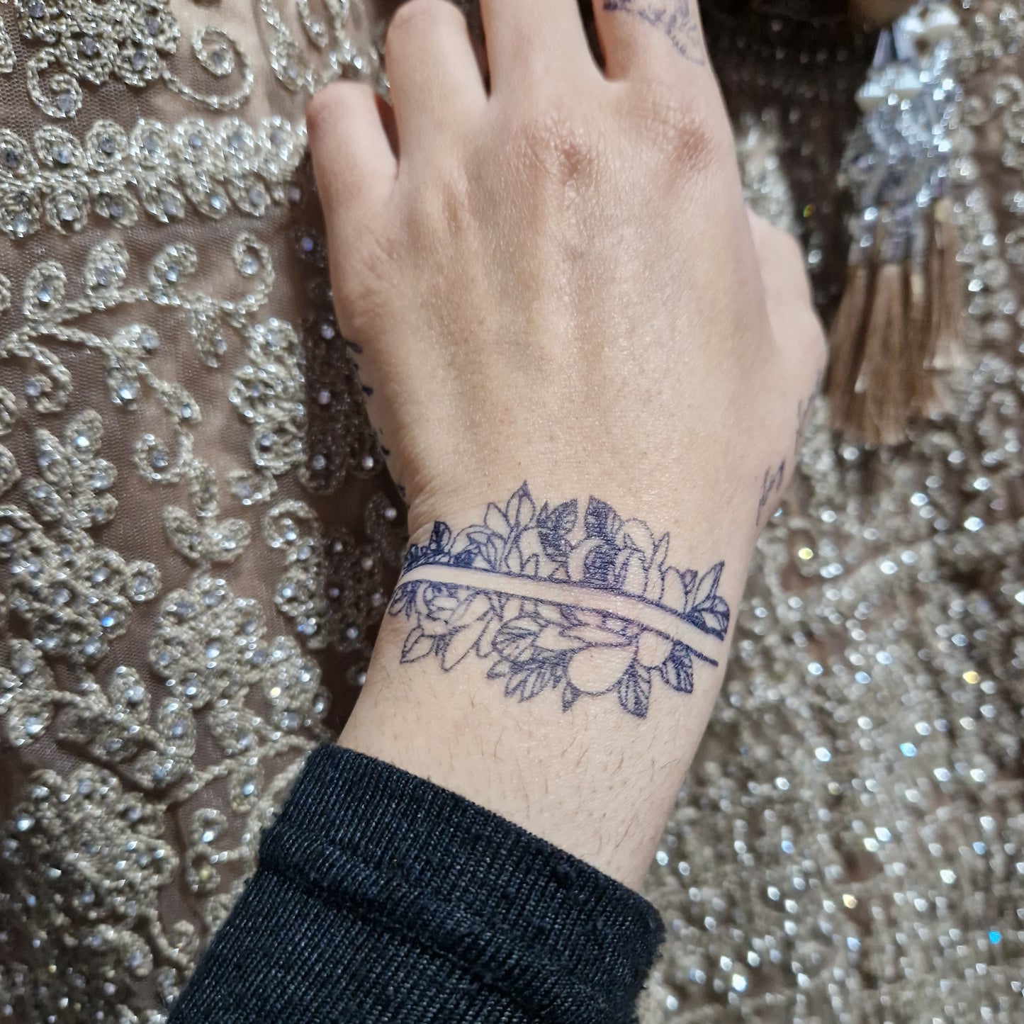 Rose Band | Wrist Design | 100% Natural Semi-Permanent Jagua Gel Tattoo