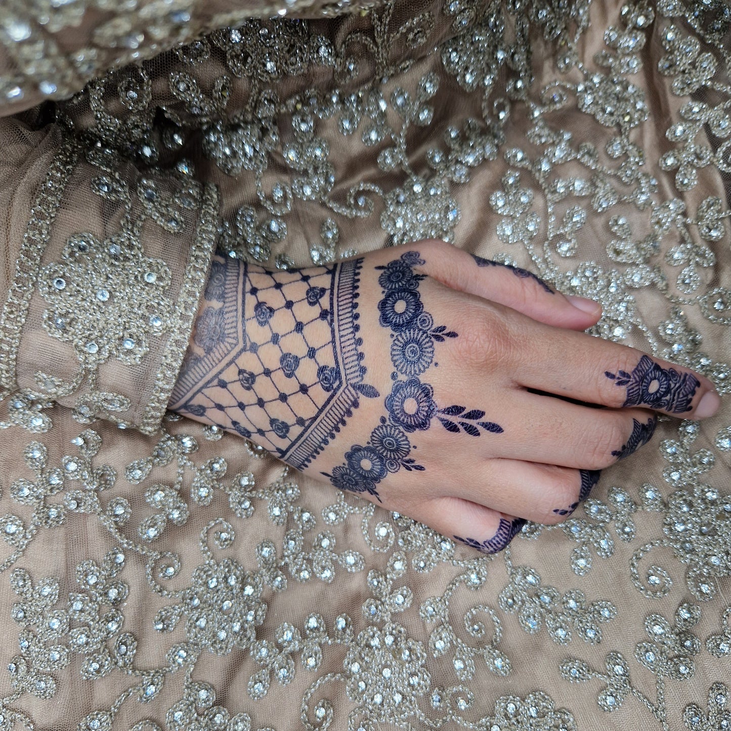 Bridal Floral Net Glove | 100% Natural Semi-Permanent Tattoo Stain | Jagua Gel