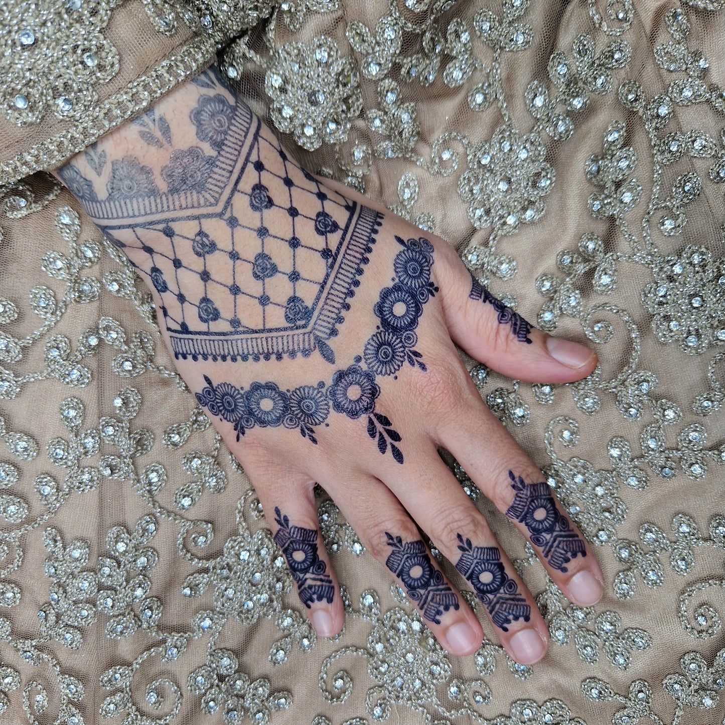 Bridal Floral Net Glove | 100% Natural Semi-Permanent Tattoo Stain | Jagua Gel