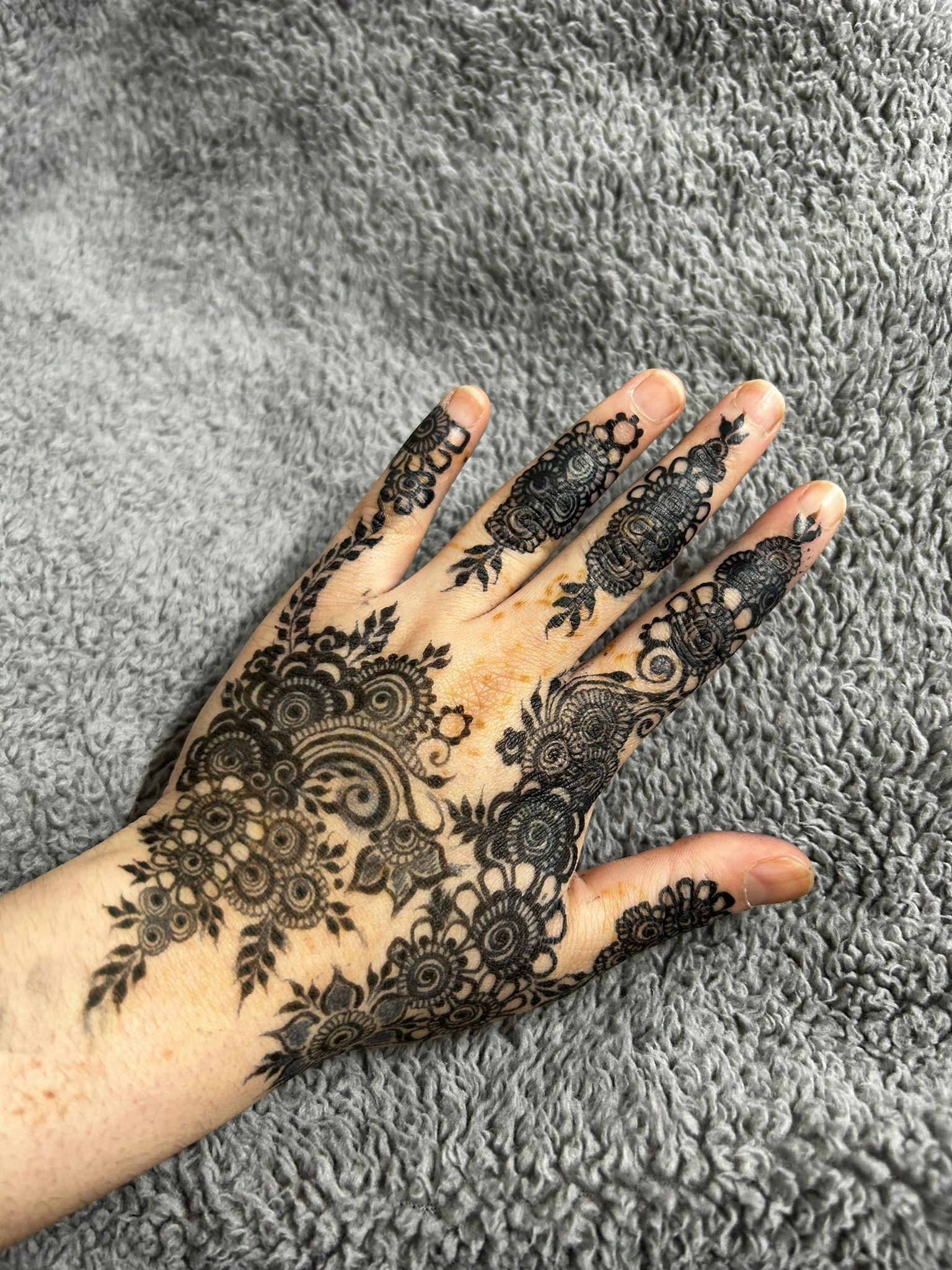 Black henna stain using 100% jagua henna hengua hennagua diy henna kit