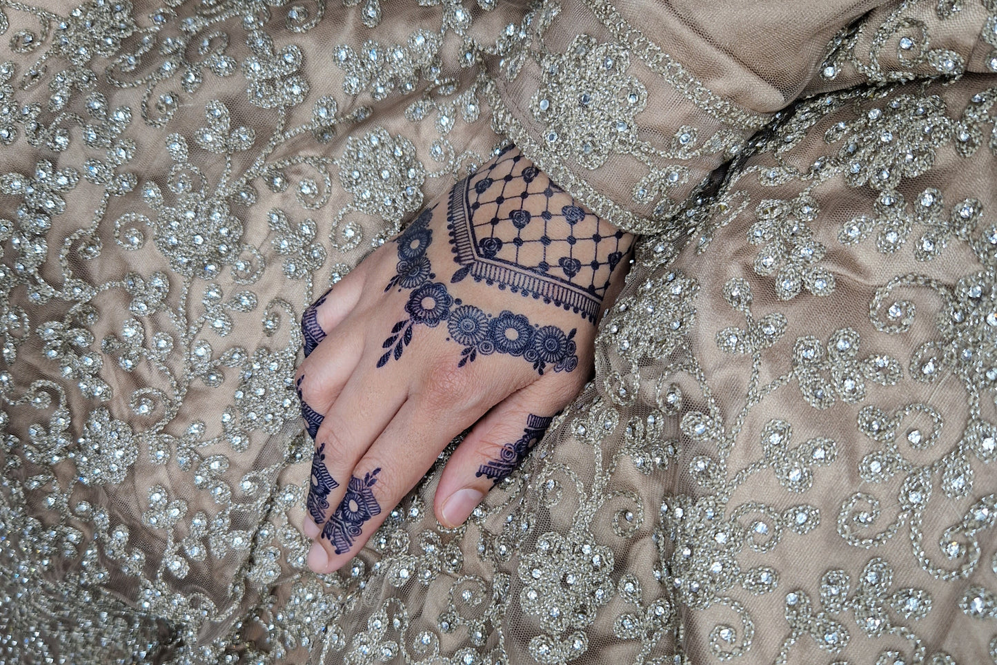 Bridal Floral Net Glove | 100% Natural Semi-Permanent Tattoo Stain | Jagua Gel